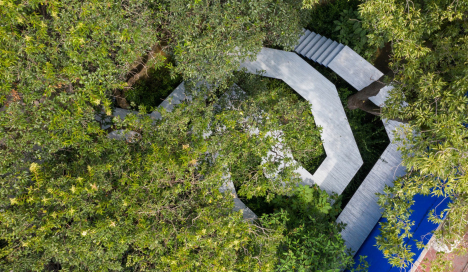 Инсталляция в саду Луиса Баррагана