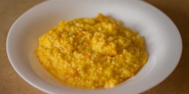 Пшённая каша с тыквой на плите