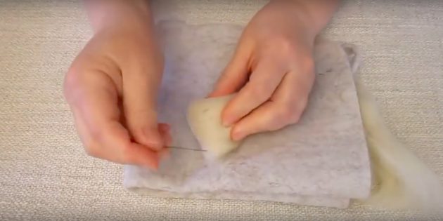Как сделать цыплёнка в технике фелтинга Как сделать цыплёнка в технике фелтинга