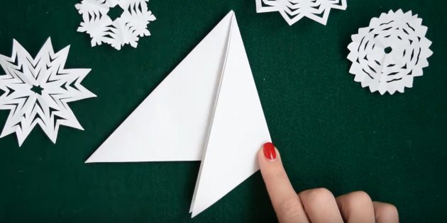 Загните правую часть как сделать снежинки из бумаги своими руками: загните правую часть