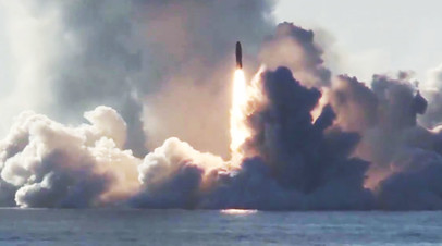 Запуск ракеты «Булава» по полигону Кура с подводного крейсера «Юрий Долгорукий» в Белом море