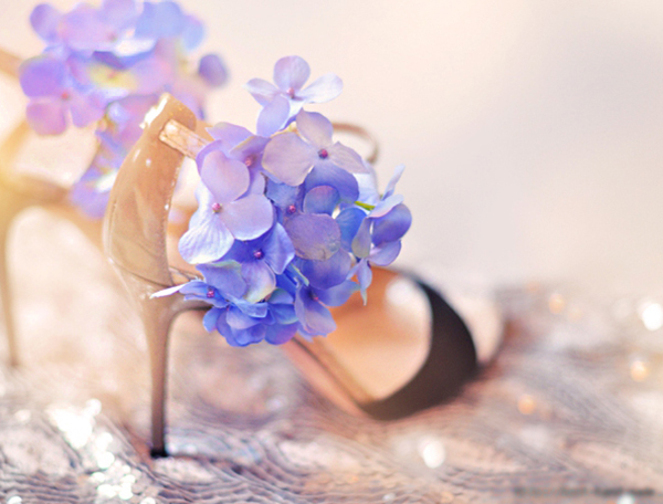 Цветы, подвески, стразы: потрясающие варианты праздничного декора обуви, фото № 48