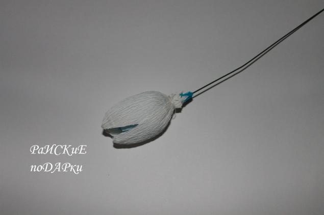 Новогодняя корзинка с подснежниками и конфетами, фото № 15