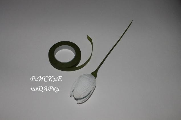 Новогодняя корзинка с подснежниками и конфетами, фото № 17