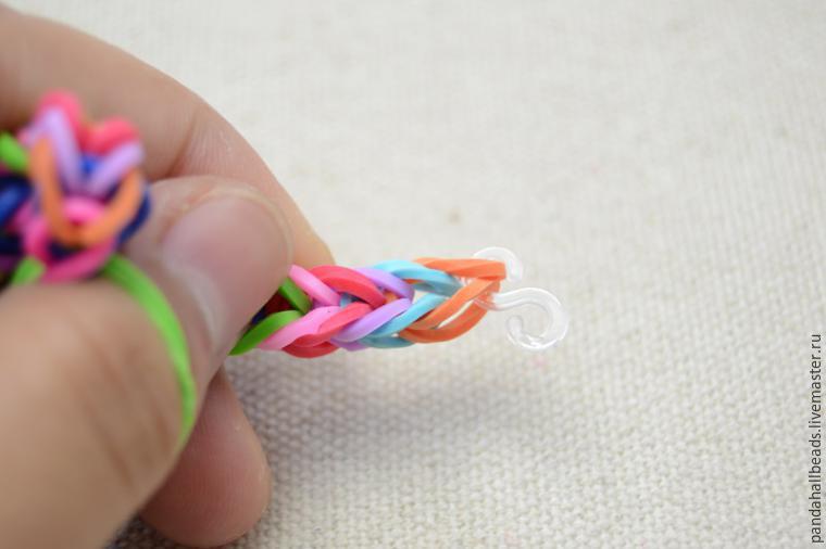 Плетем на пальцах браслетик из резиночек, фото № 16