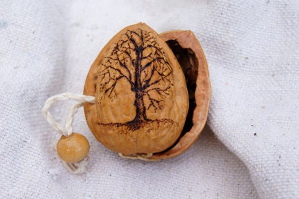 Щёлкаем орешки: скорлупа грецкого ореха как материал для вашего творчества, фото № 11