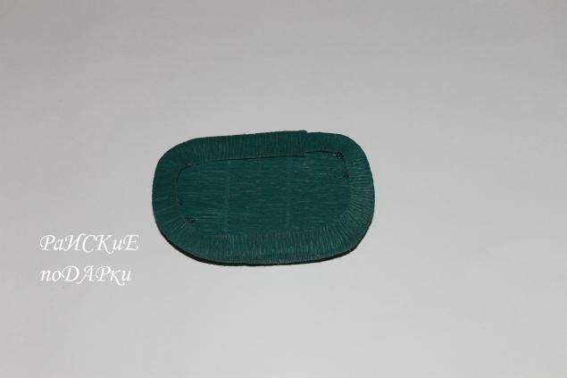 Новогодняя корзинка с подснежниками и конфетами, фото № 2