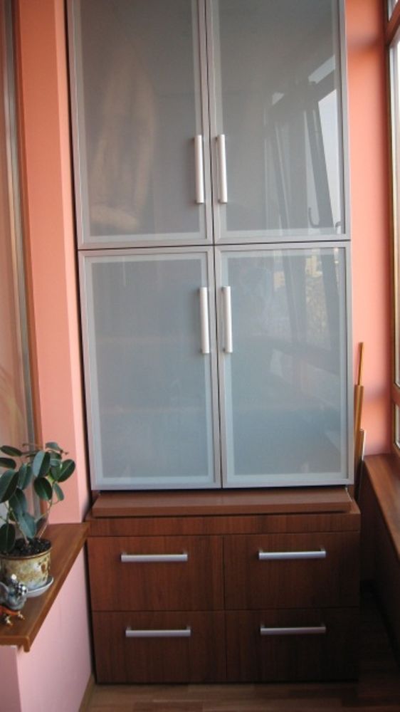 Шкафчики на балконе: 40 уютных идей для обустройства, фото № 21
