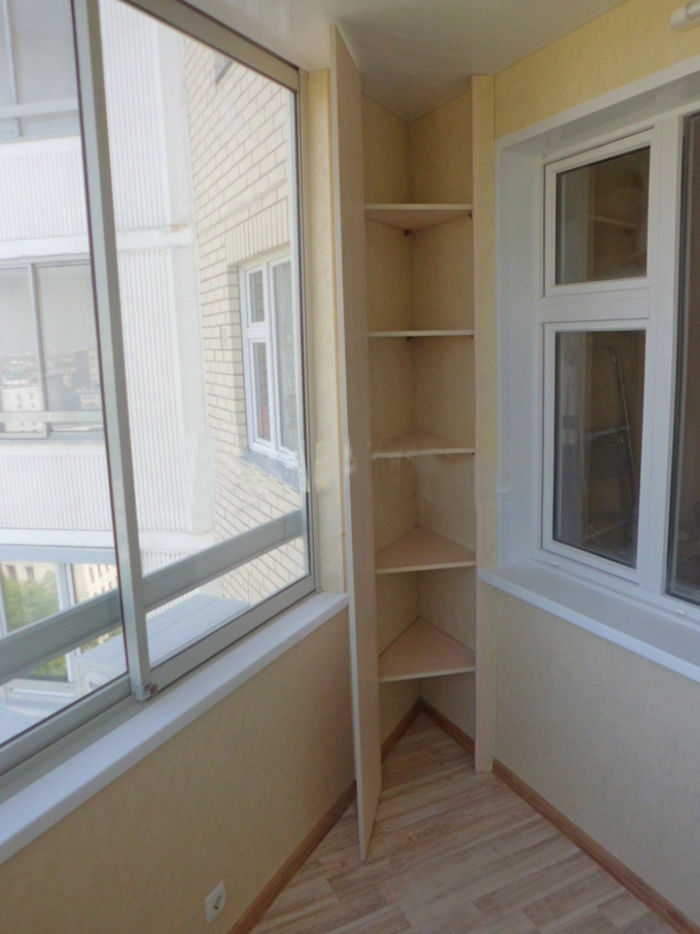 Шкафчики на балконе: 40 уютных идей для обустройства, фото № 35