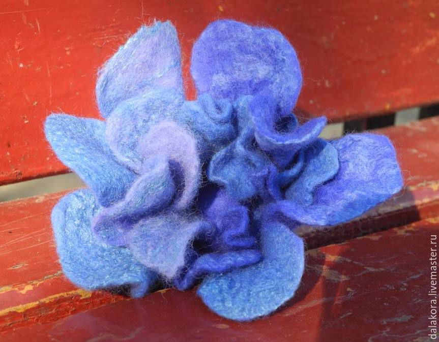 Создаем симпатичные брошки-цветы из шерсти, фото № 31