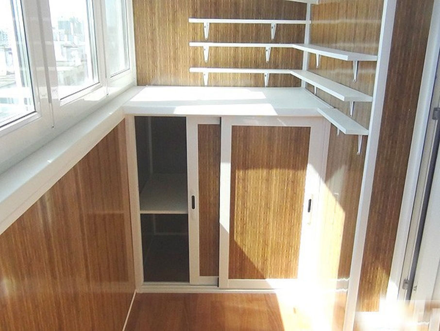 Шкафчики на балконе: 40 уютных идей для обустройства, фото № 20