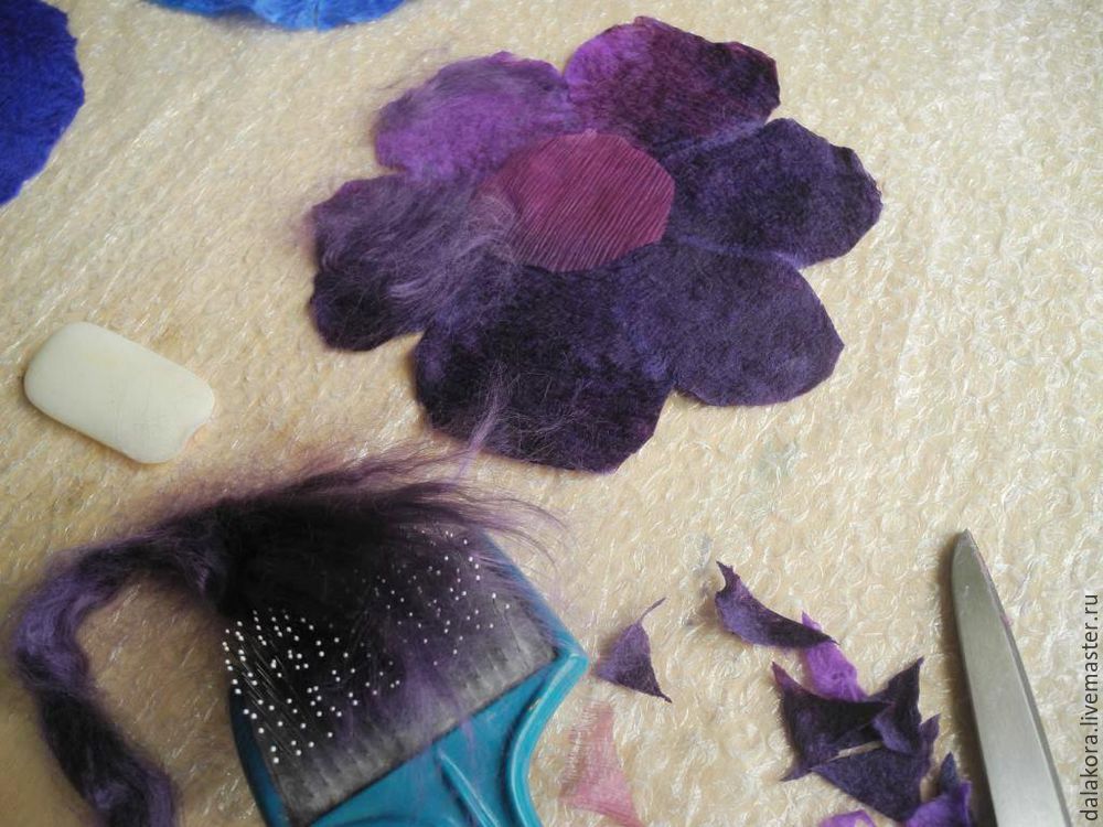 Создаем симпатичные брошки-цветы из шерсти, фото № 8