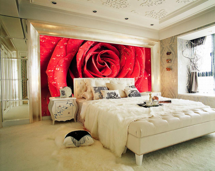 рисунок объемной розы у кровати