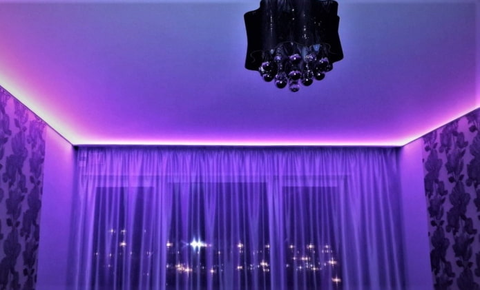 потолок фиолетового цвета с подсветкой