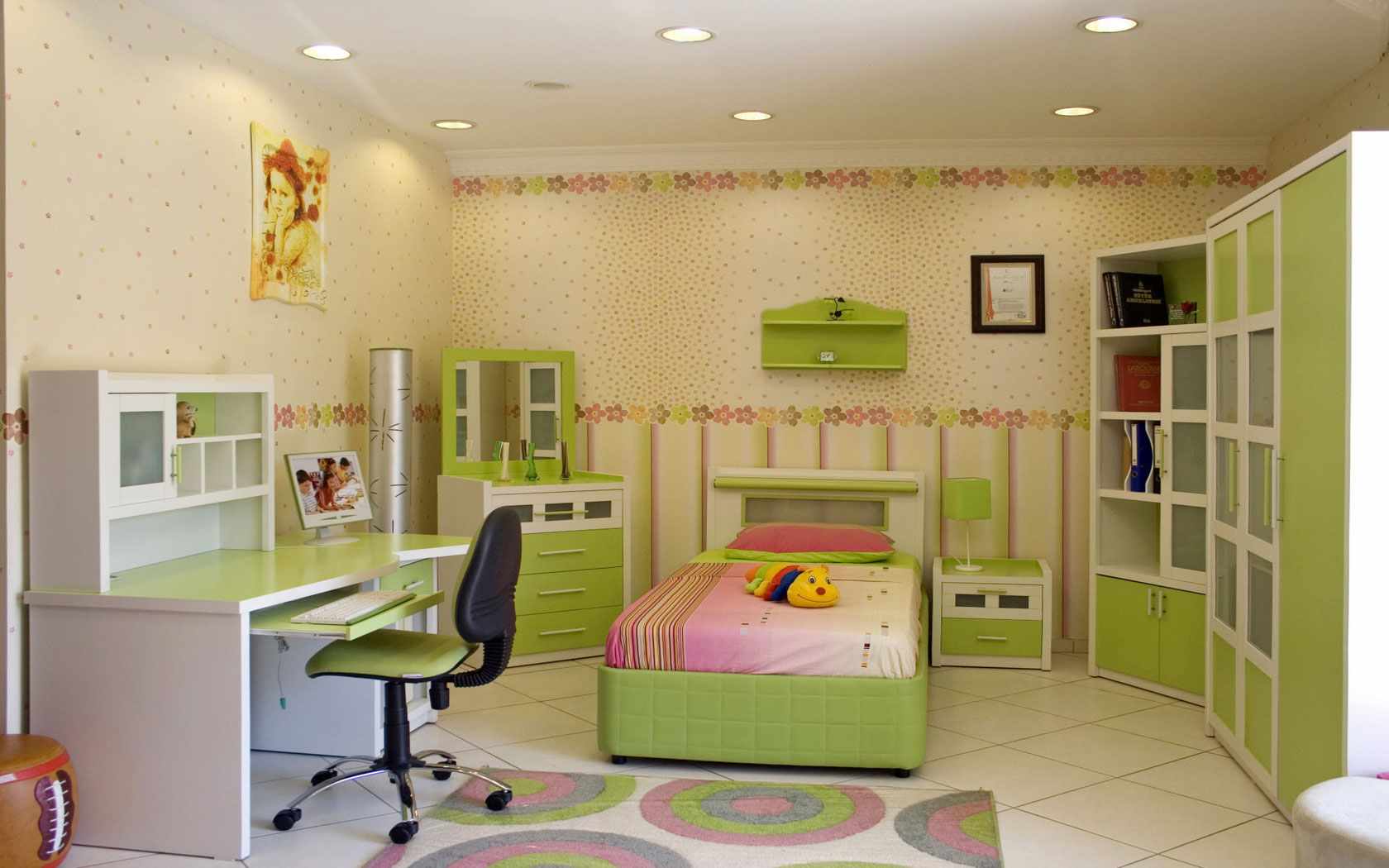 вариант необычного интерьера детской комнаты