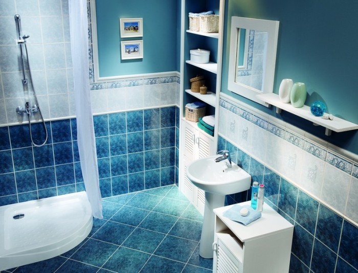 Синяя ванная комната.