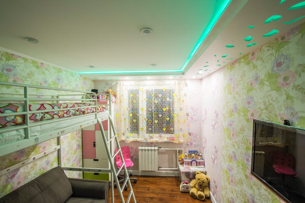 Цветная подсветка потолка в детской комнате