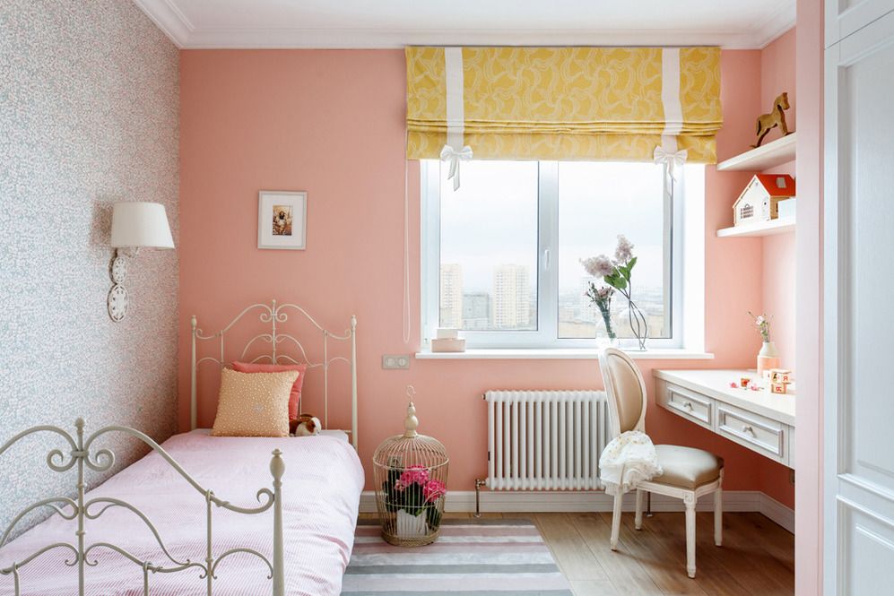 Небольшая детская комната в розовом цвете