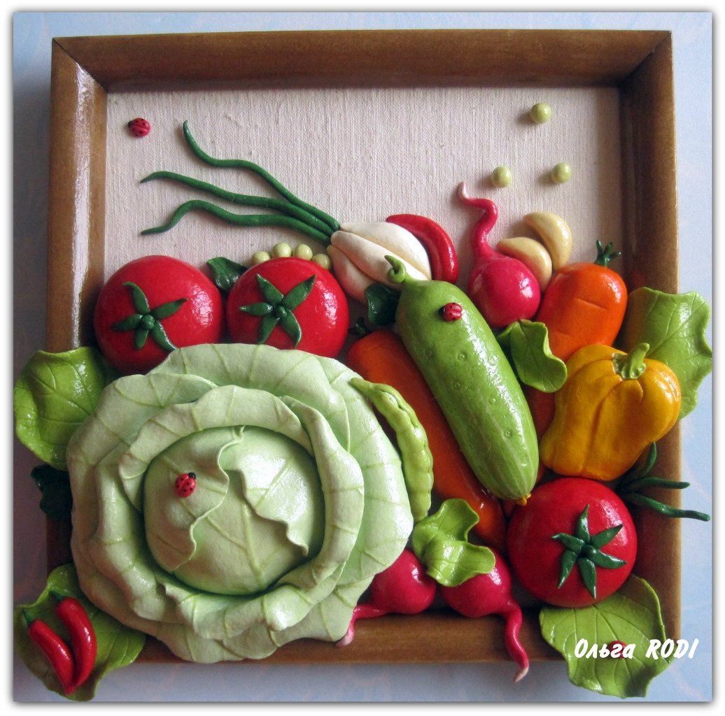 Панно на кухню с овощами из соленого теста