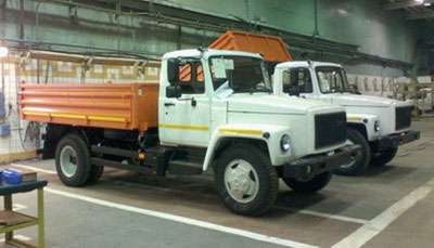 газон с дровами