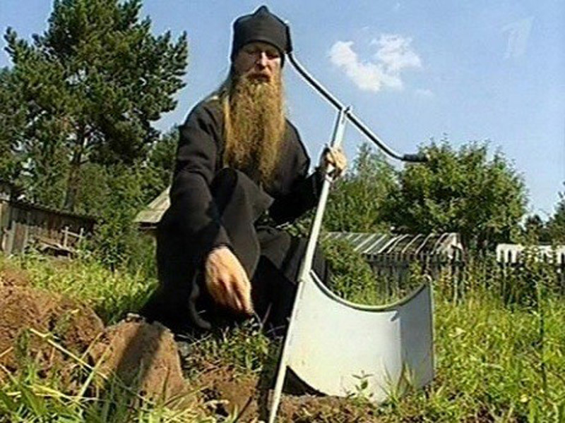 Чудо-лопата —интересное изобретение священника Геннадия Хлопова