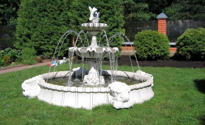 Садовый стационарный фонтан