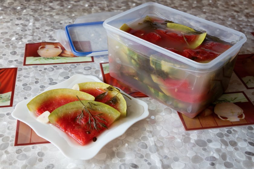 Классический рецепт солёного арбуза кусочками Классический рецепт солёного арбуза кусочками