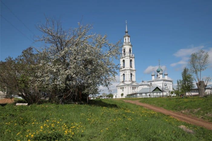 Весна и храмы: 30 фото заповедных мест России