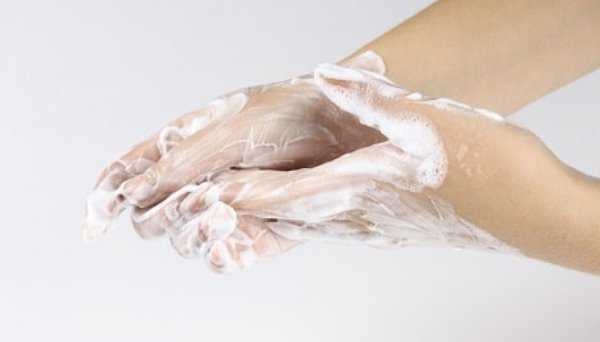 После всех процедур руки отмываются с мылом