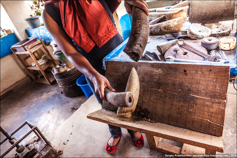 Как делают изделия из кости на Мадагаскаре