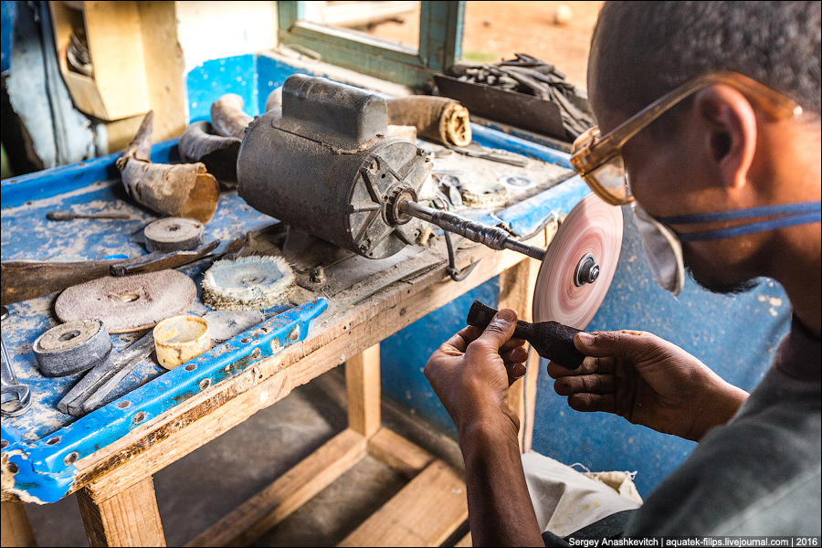 Как делают изделия из кости на Мадагаскаре