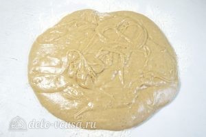 Медовые пряники: Вводим в тесто муку