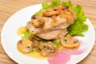 Вкусное блюдо из куриной грудки с грибами