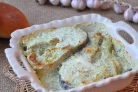 Лосось под соусом в духовке