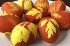 Простая покраска пасхальных яиц