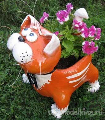 Кот-клумба из пластмассовой бутылки и цемента