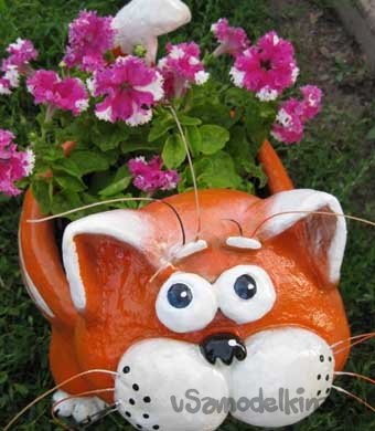 Кот-клумба из пластмассовой бутылки и цемента