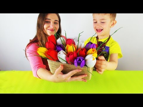 Тюльпаны из пластиковых ложек. Простые поделки для детей.