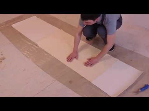 Как наносить клей на обои