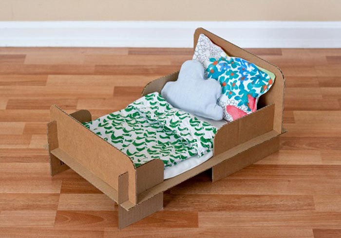Кровать для пупса из картона