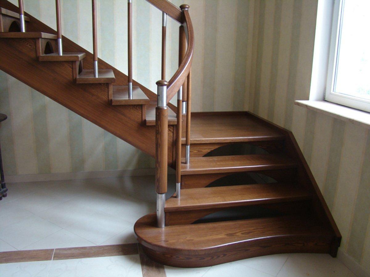 Отделать лестничные ступени вполне можно самостоятельно, если правильно подобрать облицовочные материалы 