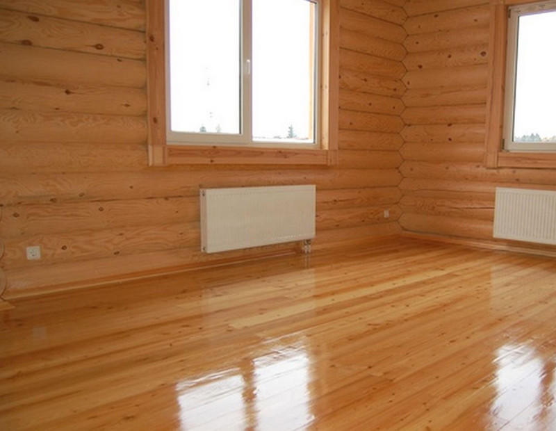 Рынок строительных материалов предлагает массу возможностей для оформления напольного покрытия в деревянном доме