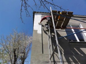 Финишная фасадная шпаклевка для наружных работ Короед: чем шпаклевать дом, видео-инструкция по монтажу своими руками, расход на 1м2, фото и цена (шпаклевка, отделка) Финишная фасадная шпаклевка для наружных работ Короед: чем шпаклевать дом, видео-инструкция по монтажу своими руками, расход на 1м2, фото и цена