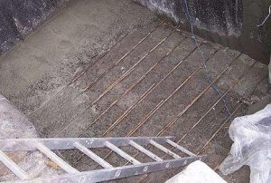 Заливка бетона с армированием арматурой