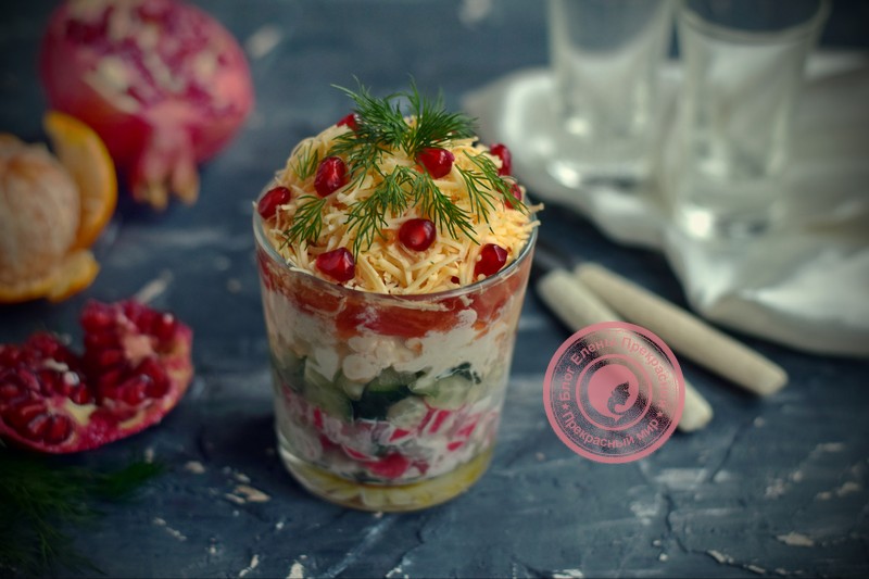 Салат с крабовыми палочками и овощами на праздничный стол: рецепт в домашних условиях