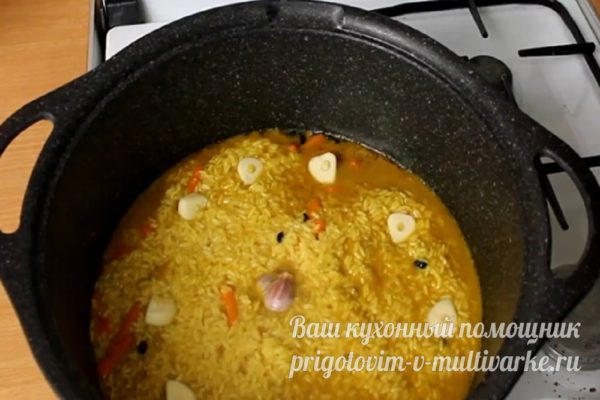 кладем чеснок