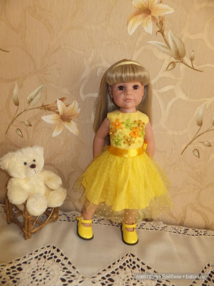 Жёлтое платье с вышивкой