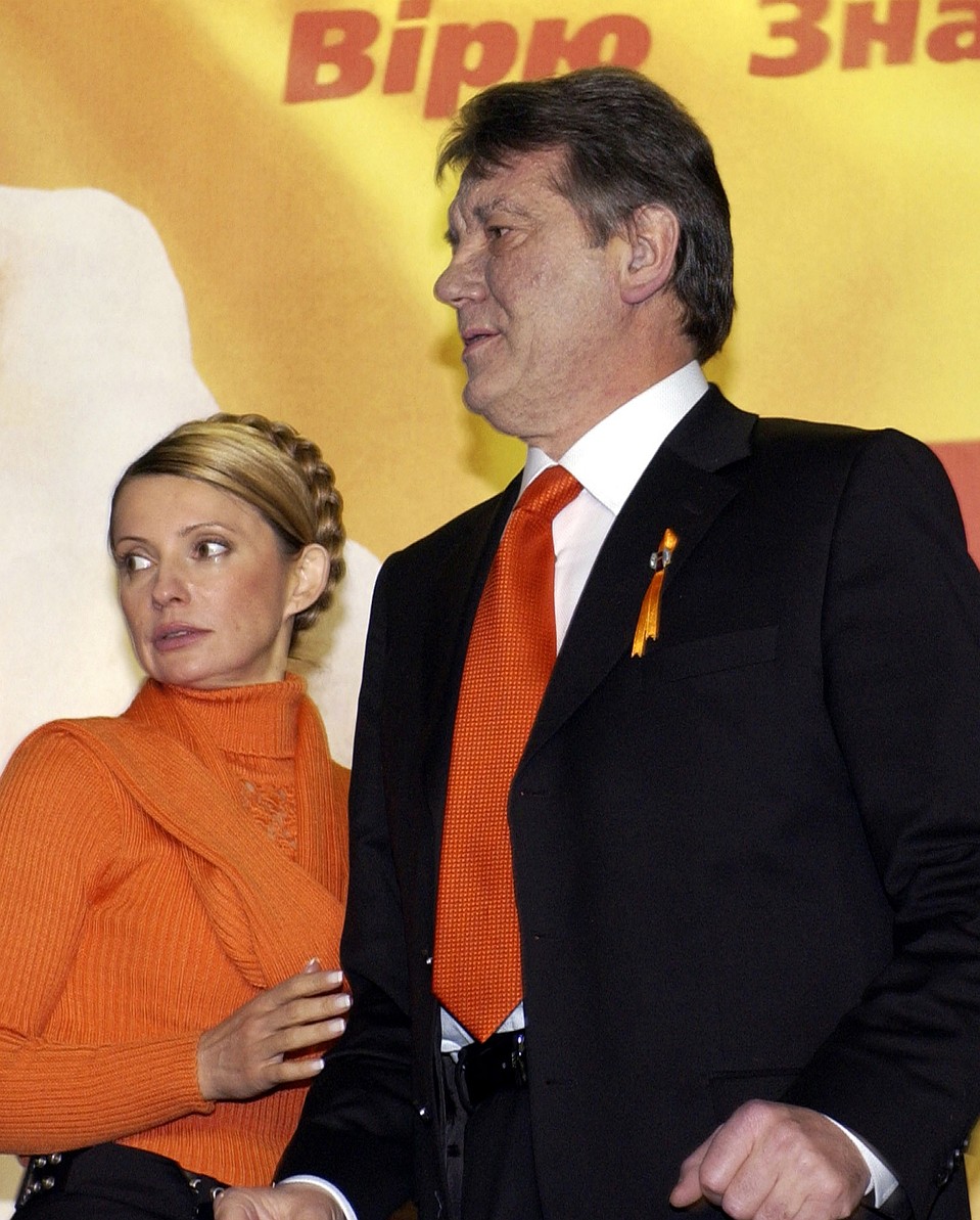 В гардеробе Тимошенко появляются вещи оранжевого цвета. Фото: EAST NEWS. 