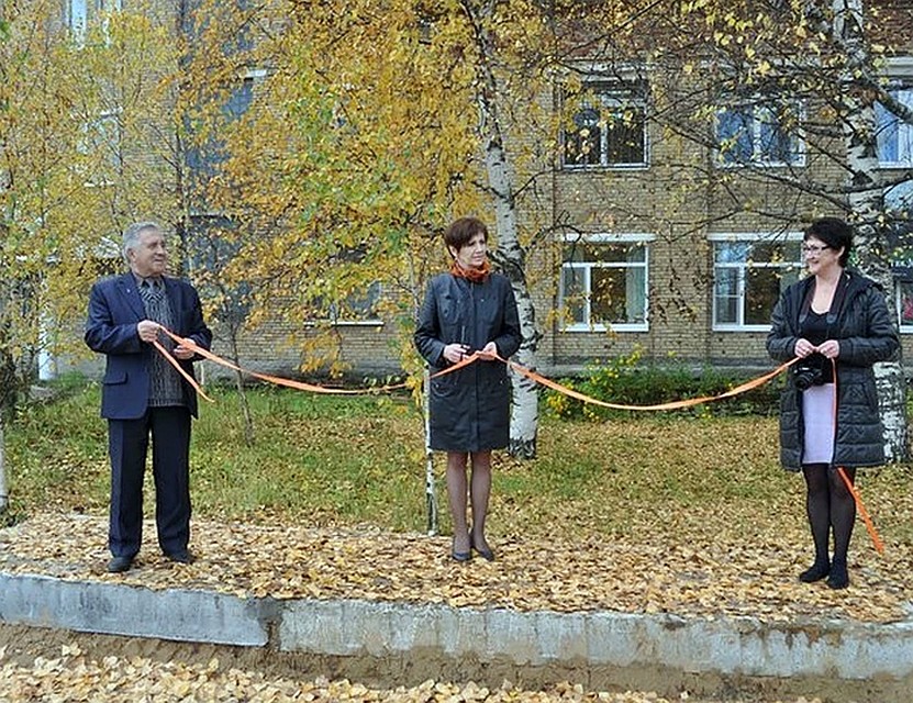Спустя пару месяцев после открытия обе плиты куда-то пропали