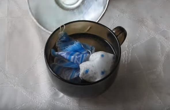 семена в горячей воде